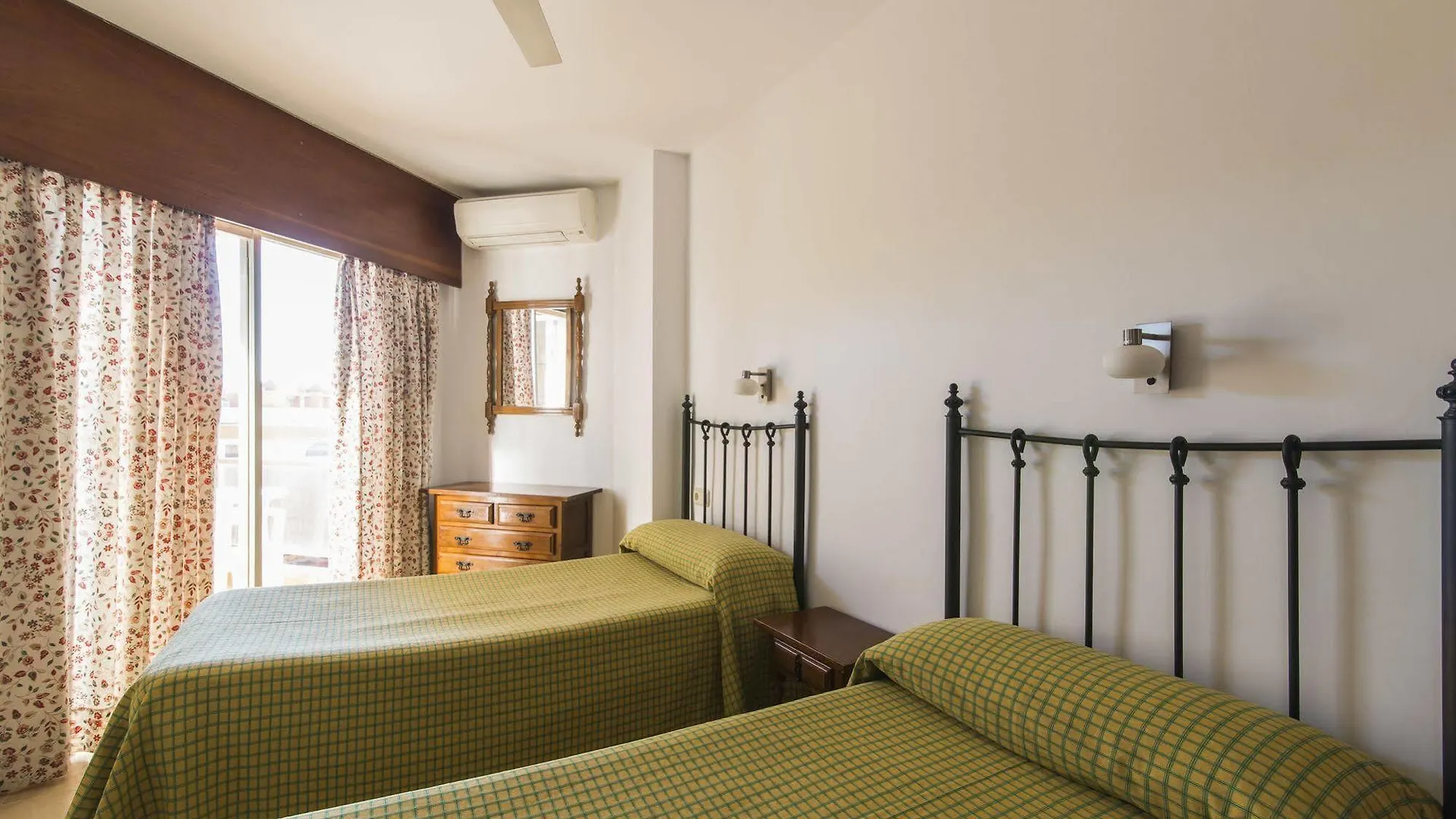 Apartamentos Chinasol Almunecar 0*,  Spain